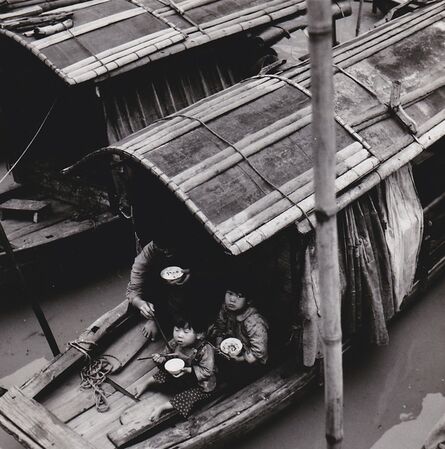 Agnès Varda, ‘Canton (Chine), repas de famille au village flottant’, 1957
