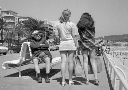 Unknown Artist, ‘Un homme retraité fixe des jeunes femmes en mini jupes’, 13