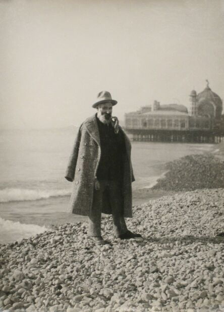 Constantin Brâncuși, ‘Constantin Brancusi sur la plage de Nice (au fond le casino de la jetée-promenade)’, 1928