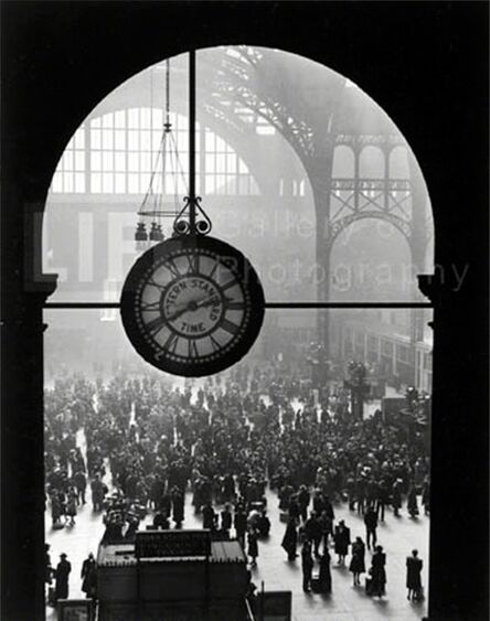 Alfred Eisenstaedt, ‘Farewell to Servicemen, Pennsylvania Station, New York’, 1943