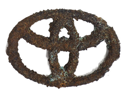 Toshiyuki SHIBAKAWA, ‘表象II, 40190514 (兩千年後出土的車牌化石) AppearanceⅡ.4019514（Car Emblem Fossil Excavated 2000 Years Later)’, 2019