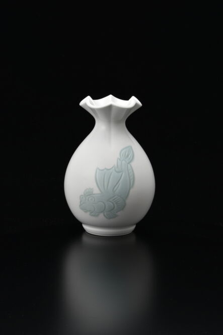 Manji Inoue, ‘Engraved Hakuji (white porcelain) Mudskipper Vase with Green Glaze 02’, 2019