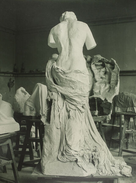 Jacques-Ernest Bulloz, ‘La Muse Whistler dans l’atelier du Dépôt de marbres (La Muse Whistler in the Dépôt des marbres studio)’, 1908