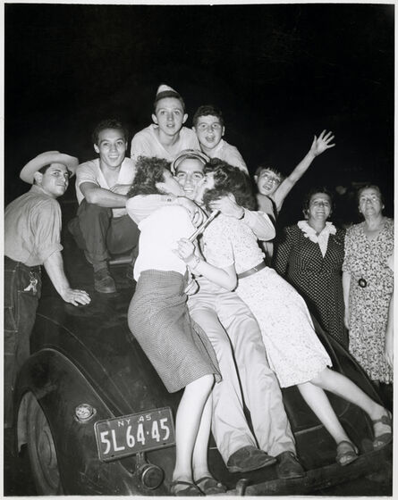 Weegee, ‘"Whatta" Victory!’