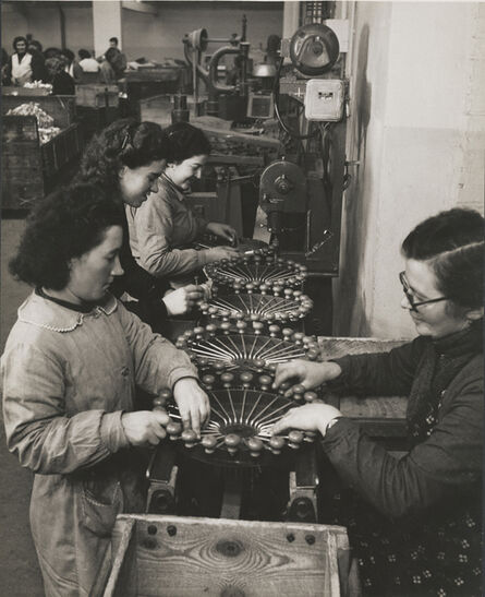 François Kollar, ‘Sans titre [Fabrication des moulins à légumes, Usine Moulinex, Alençon, Orne]’, ca. 1950