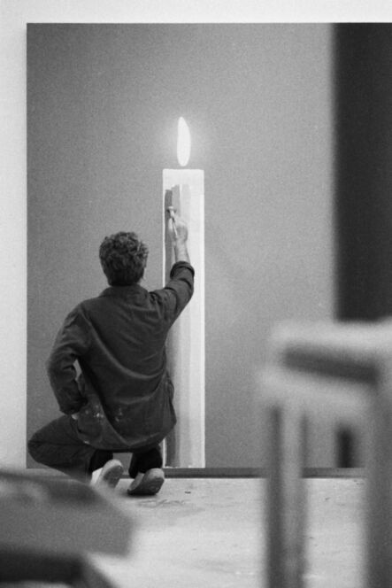 Benjamin Katz, ‘Gerhard Richter dans son atelier en train de réaliser „Die Kerze“ (La bougie), Cologne’, 1983