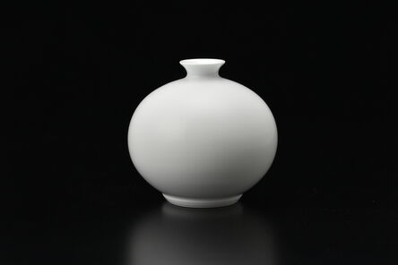 Manji Inoue, ‘Hakuji (white porcelain) Round Vase’, 2019