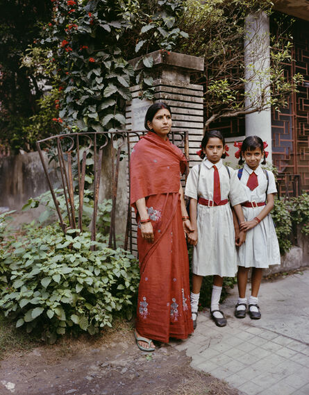 Laura McPhee, ‘Manna, an Ayah, with her two charges, Jodhpur Park, Kolkata’, 1998