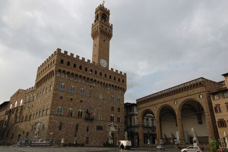 ‘Piazza della Signoria with Palazzo della Signoria (town hall) and Loggia dei Lanzi’, 1299-1310