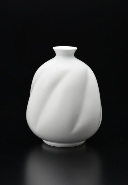 Manji Inoue, ‘Hakuji (white porcelain) Gourd Shaped Vase 02’, 2019