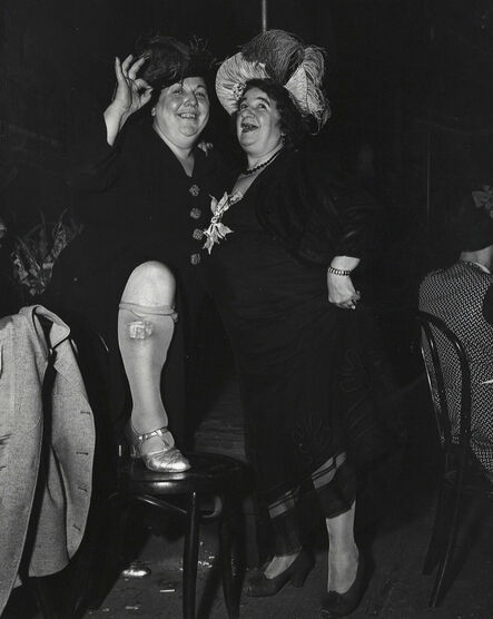 Weegee, ‘Billie Dauscha and Mabel Sidney, Bowery Entertainers’, ca. 1950