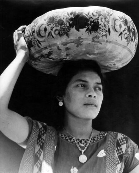 Tina Modotti, ‘Mujer de Tehuantepec con Jicapexle / Woman of Tehuantepec Carrying Jicapexle’, 1929