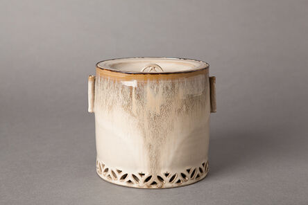 Miraku Kamei XV, ‘Water container (mizusashi) with stoneware lid, cylindrical handles, and shippo design openwork’