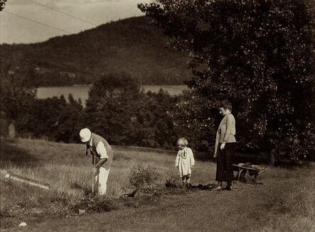 Alfred Stieglitz, ‘Elizabeth, Donald and Sue Davidson’, 1924-1925