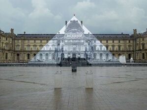 JR x Liu Bolin @museedulouvre © Pyramide, architecte I. M. Pei, musée du Louvre, Paris, France