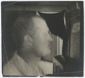 Edvard Munch I profil, innendørs