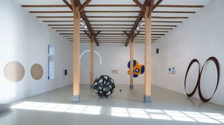 circle sphere disc, installation view