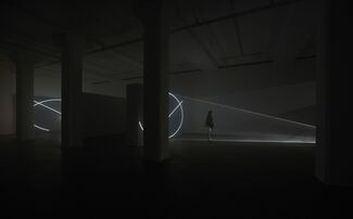 Anthony McCall: Split Second, installation view