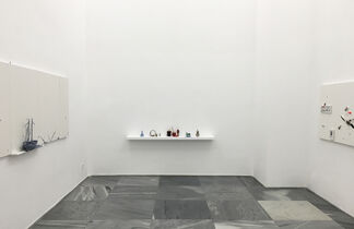 Liliana Porter - Actualidades / Breaking News, installation view