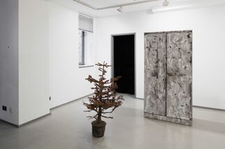 A Group Show featuring Sam Austen, Marte Eknæs and Andrew Mealor, installation view
