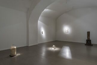 Giovanni Kronenberg _ with a critic text by Alessandro Rabottini, installation view