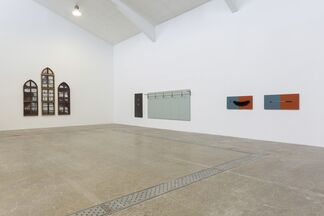 Over the Wall: Paintings Tempted by Installation 出墙：面对裝置诱惑的绘画, installation view