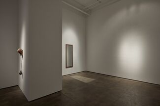 Kris Martin: ?DO GEESE SEE GOD?, installation view