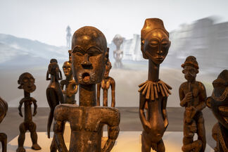 Nkisi Nkondi Blolo pombilele : The Arrival of the Gods, installation view