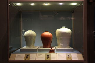 Refilling the Interregnum: Newly Discovered Imperial Porcelains from Zhengtong, Jingtai and Tianshun Reigns (1436-1464) of the Ming Dynasty, installation view