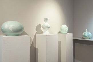 Inoue Manji, Living National Treasure: Pursuing the Ultimate Beauty of White Porcelain, installation view