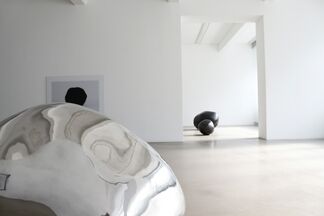 Wilhelm Mundt / Boys and Girls and Black Holes, installation view
