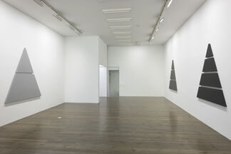 Alan Charlton, Triangle Paintings, installation view