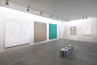 J. Park's 《Vertical Time》, installation view