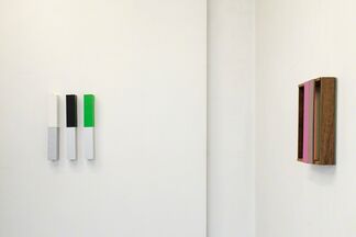 Sérgio Sister: Pintura com sombra e ar, installation view