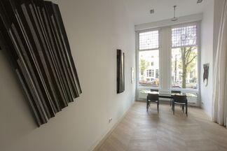 André de Jong: Folds and Drawings, installation view
