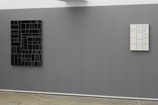 Simon Mullan: Die Fläche, installation view