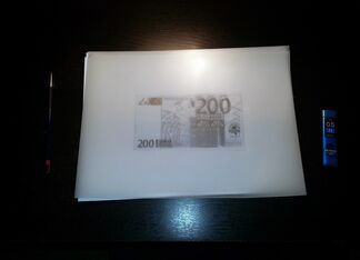 Cambio pesetas por dibujos de billetes de euros. Tasa de cambio 1:1, installation view