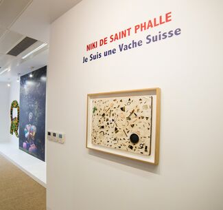 Niki de Saint Phalle: Je Suis une Vache Suisse, installation view