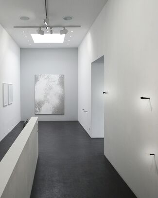 I‘m Keeping My Distance, installation view