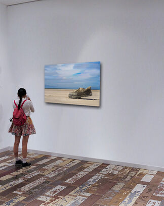 On the beach / special edition, installation view