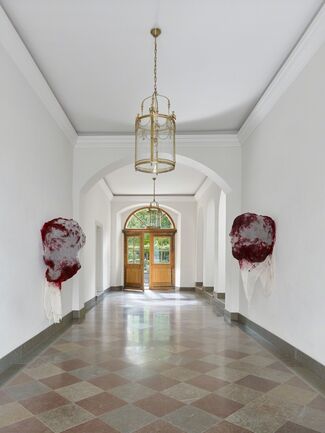 A JOURNEY. El Anatsui, Anish Kapoor, Jannis Kounellis, installation view
