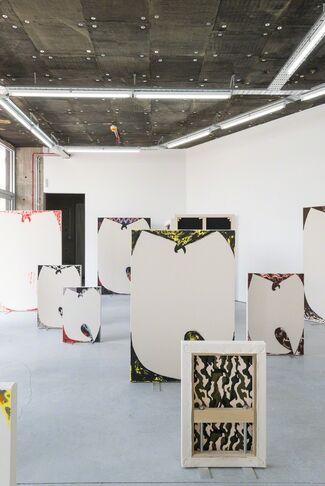 LUC FULLER - Standing Paintings, installation view