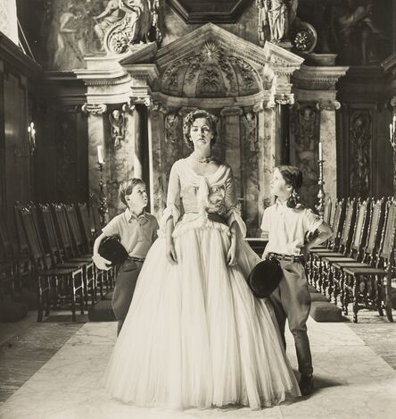 Norman Parkinson, ‘The Duchess of Devonshire and Children’, 1952