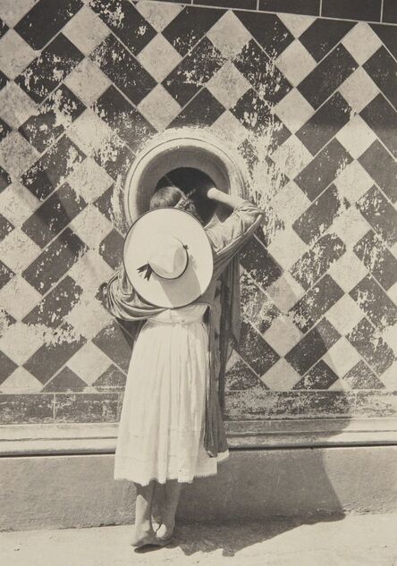 Manuel Álvarez Bravo, ‘La hija de los danzantes (daughter of the dancers), Cholula, Puebla’, 1933