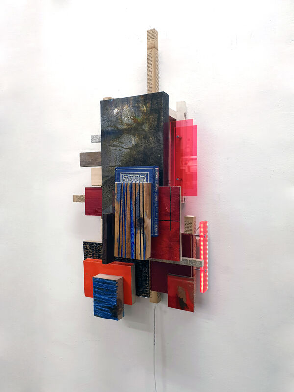 Carlos Sánchez Alonso, ‘Words with colored shadows’, 2020, Sculpture, Wood, books and plastic, Galería Marita Segovia 