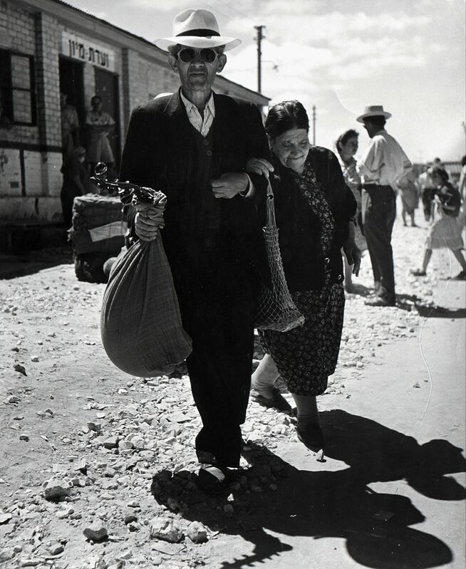 Robert Capa, ‘Israel, couple of new immigrants’, 1948-1950, Photography, Vintage gelatin silver print., Il Ponte