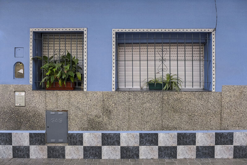 Facundo de Zuviría, ‘Dos ventanas y damero, San cristobal.’, 2018, Photography, Color photography. Dye Sublimation Print, Vasari
