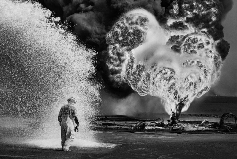 Sebastião Salgado, ‘Fireball, Greater Burhan Oil Field, Kuwait’, 1991, Photography, Silver gelatin print, Galerie Bene Taschen