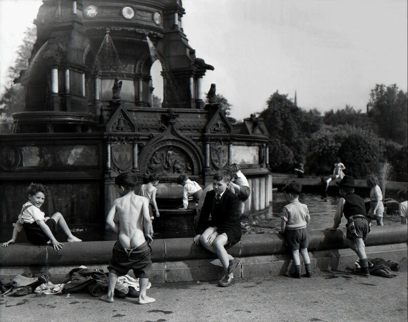 Harry Benson, ‘Glasgow Boys in Fountain’, 1956, Photography, Archival Pigment Photograph, Holden Luntz Gallery