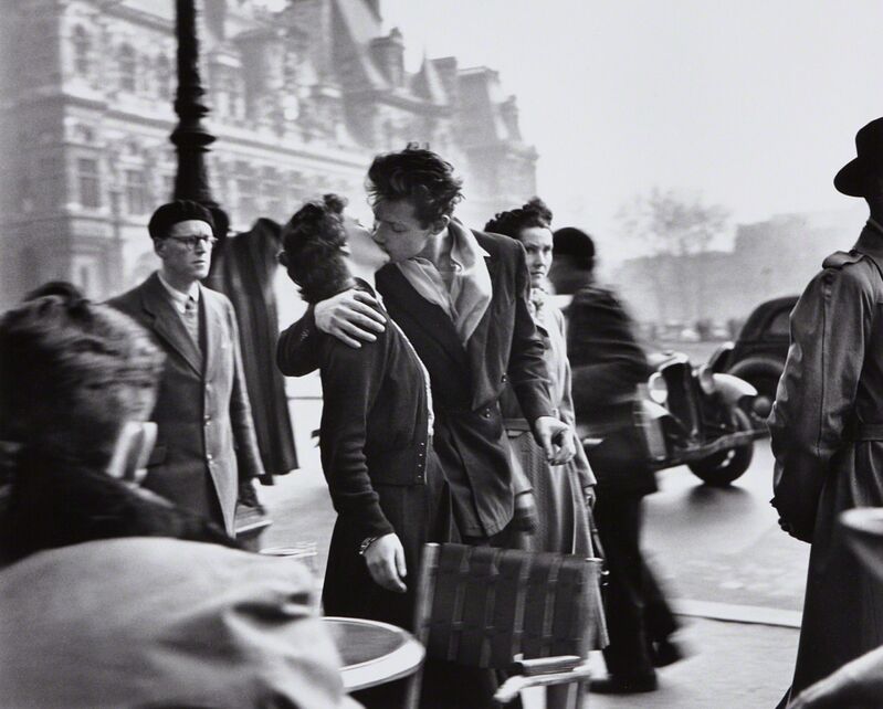 Robert Doisneau, ‘Le baiser de l'Hôtel de Ville’, 1950, Photography, Gelatin silver print, printed later, Phillips